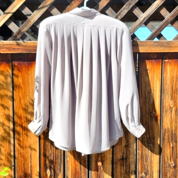 ⭐️Vintage Como Beige Button Down - Picture 8 of 9